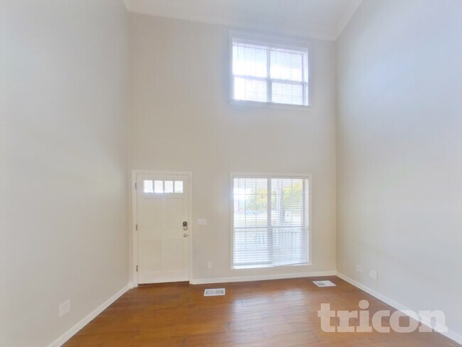 Foto del edificio - 2863 Iroquois Dr