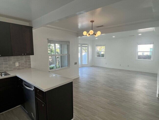 Foto del edificio - 2453 Barry Ave
