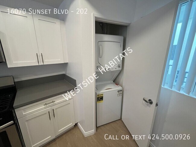 Foto del edificio - 16070 W Sunset Blvd