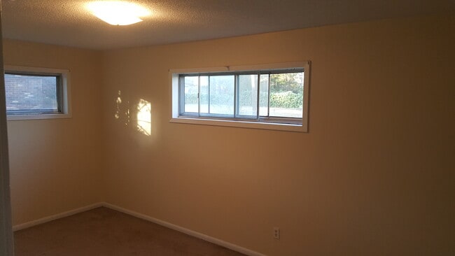 Building Photo - 418 Thacker Loop