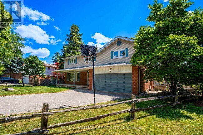Building Photo - 39 Sunnywood Crescent