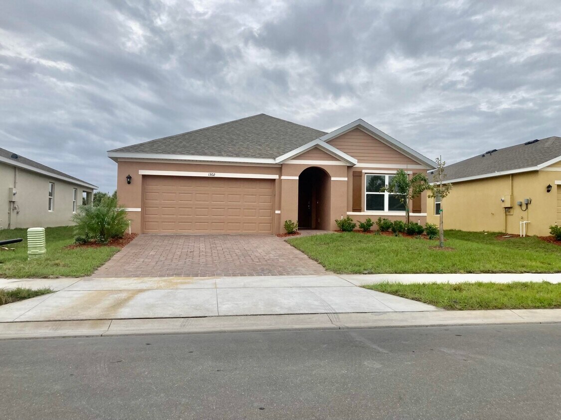 Primary Photo - 1302 McFarland Dr