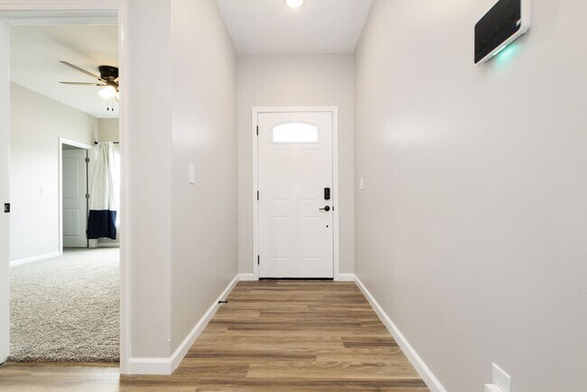 Foto del edificio - New home for rent!