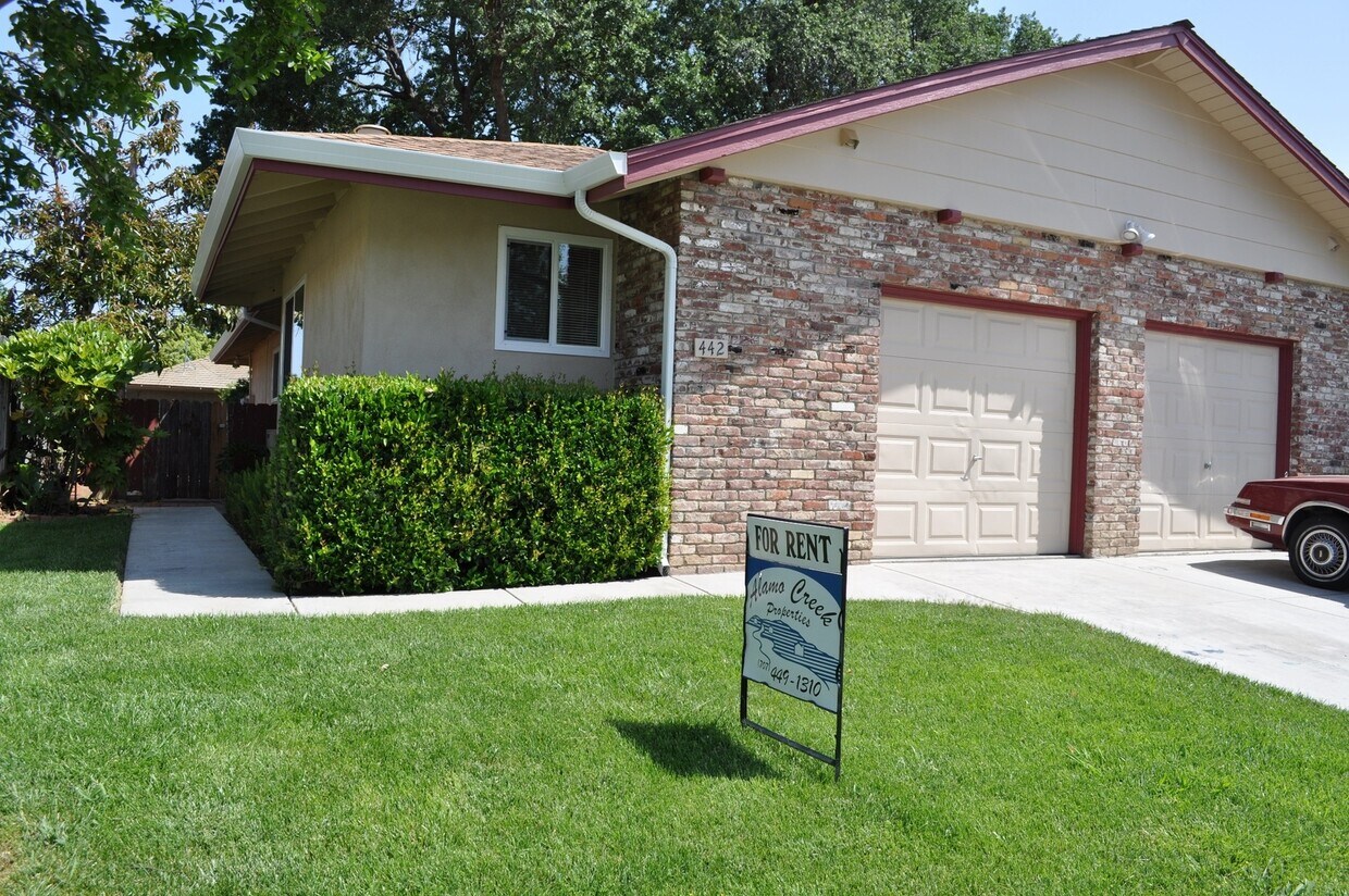 Primary Photo - 2 bed/ 1 bath duplex near Downtown Vacaville