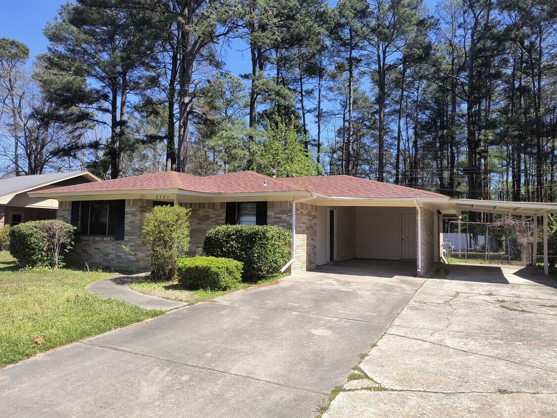 Primary Photo - 2301 Starlite Dr