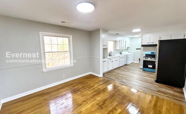 Building Photo - HALF OFF First Month’s Rent &  Admin Fee + Application Fee credit! Limited Time Special Offer - S...