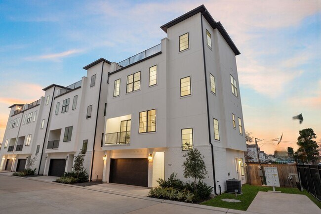 Building Photo - 8709 Ojeman Villas Dr