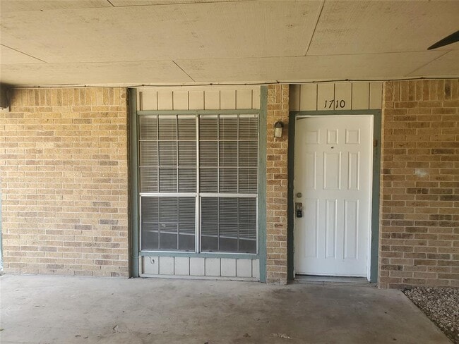 Building Photo - 1710 Rawhide Loop