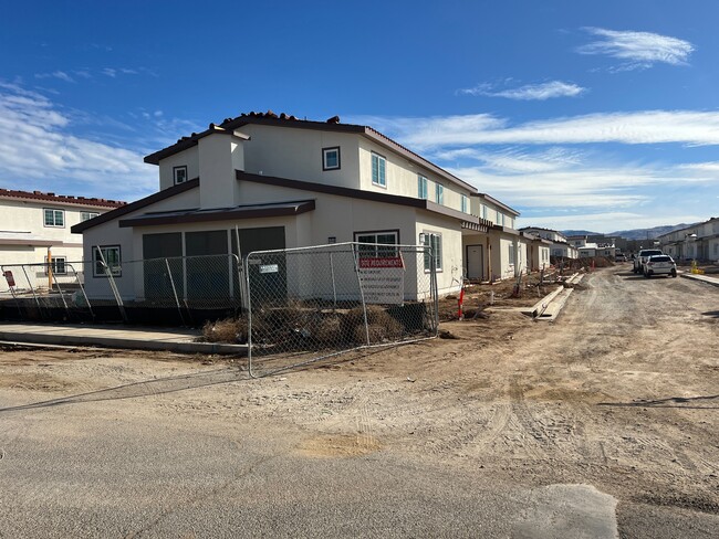 Foto del edificio - Juniper Valley Townhomes