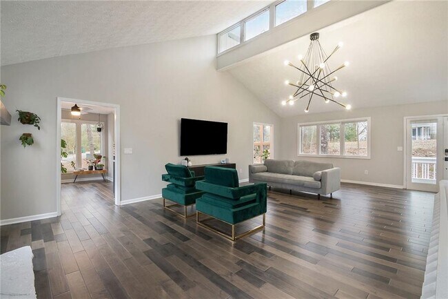 Foto del edificio - 1850 Cedar Cliff Dr