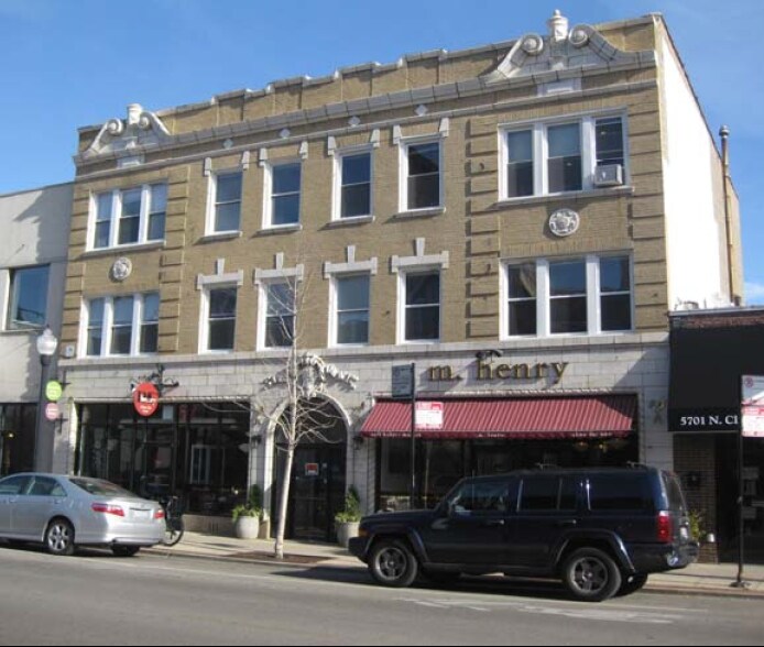 Foto principal - 5705-5707 N Clark St