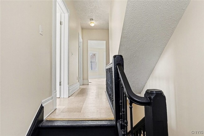 Building Photo - 302 Kellogg St