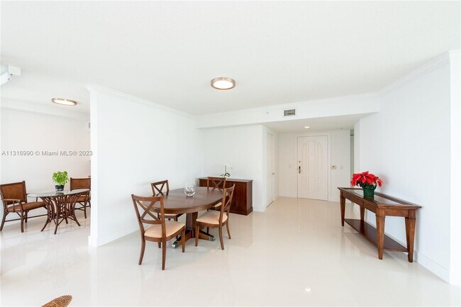 Building Photo - 3370 Hidden Bay Dr