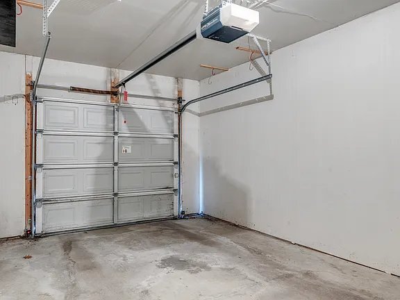 Building Photo - 12926 University Crescent