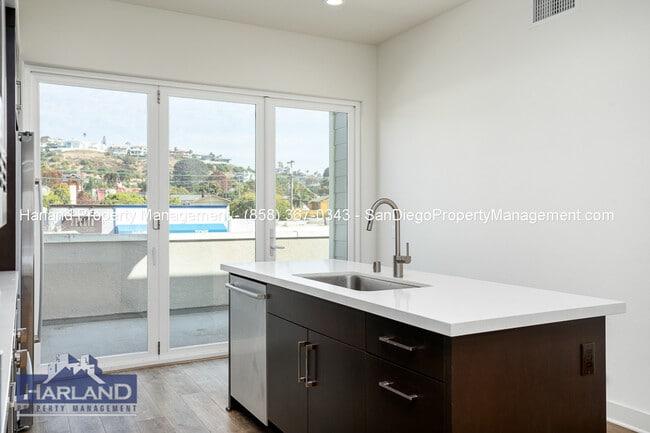 Foto del edificio - 5702 La Jolla Blvd