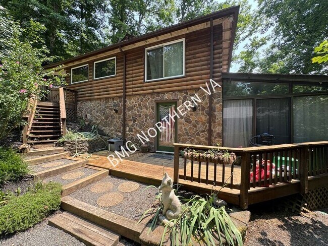 Building Photo - 8221 Barron St