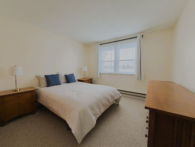 Foto del edificio - Lakeside Living 2 Bedroom Available NOW