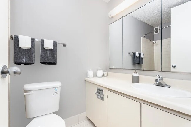 Building Photo - 223 E Wacker Dr