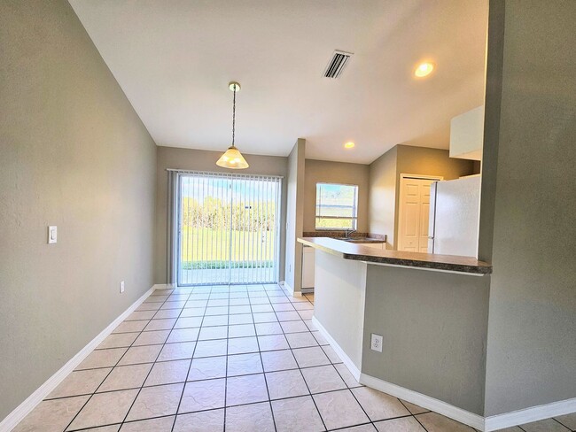 Foto del edificio - 721-723 Hightower Ave S