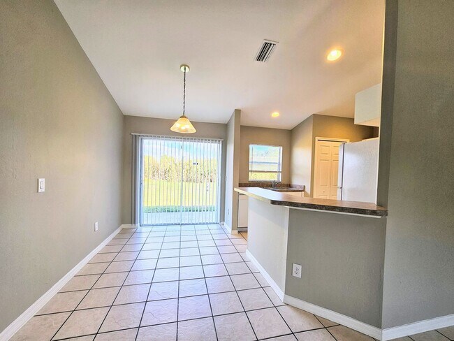 Building Photo - 721-723 Hightower Ave S