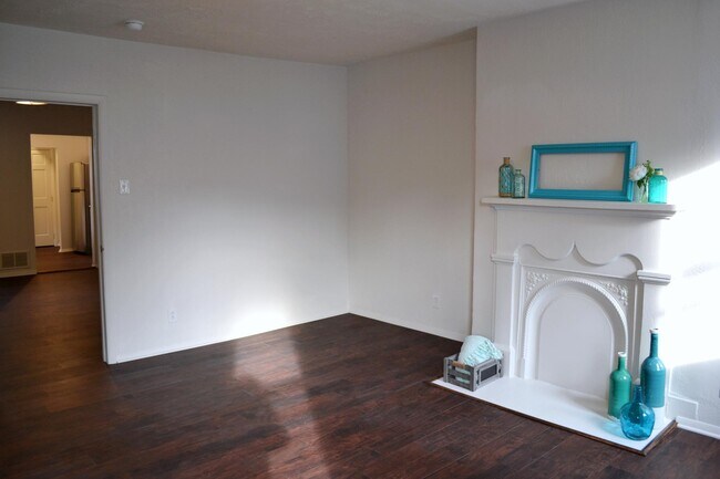 Foto del edificio - 2611 Larkins Way