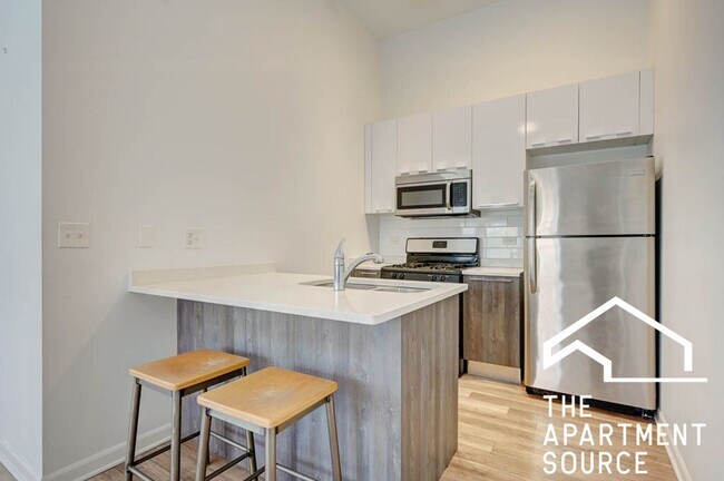 Foto del edificio - Humboldt Park 2 Bed/2.5 Bath Duplex w/ In Unit Laundry