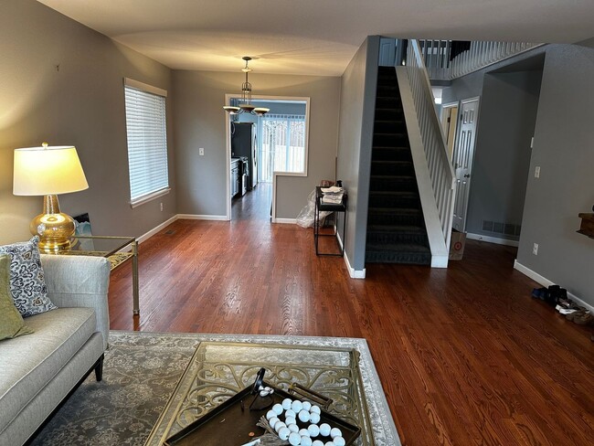 Building Photo - Spacious 4BR Townhome with access to Cherr...