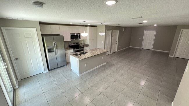 Building Photo - INCREDIBLE 4 Bedroom, 2 Bathroom Home in Palm Bay!!