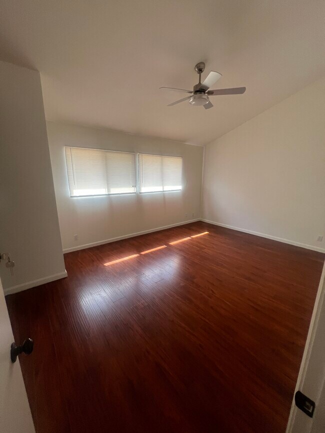 Foto del edificio - 8470 Winnetka Ave