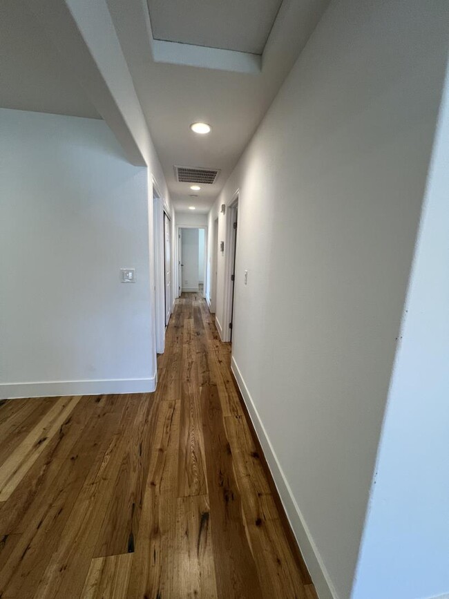 Building Photo - 1543 Higate Dr