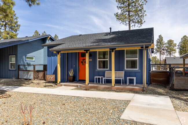 Polaris 1BR, 1BA - 840SF Exterior - Liv Sky Cottages