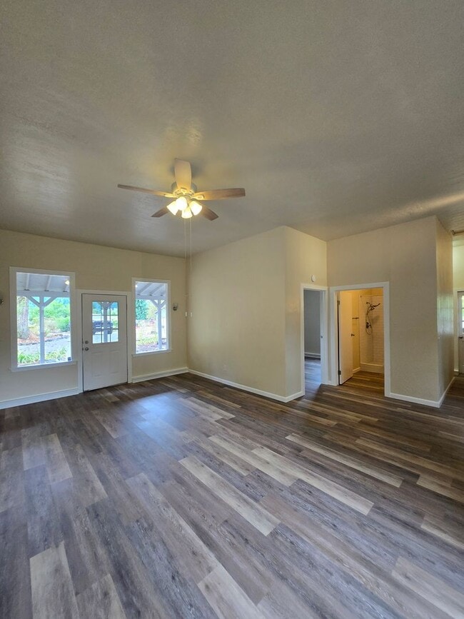 Building Photo - Cute 1 Bedroom 1 Bath in Rainier