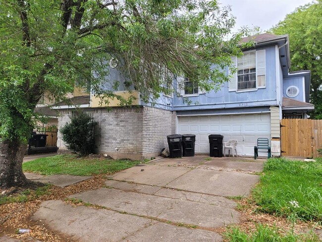 Foto del edificio - 6310 Southwood Ct N