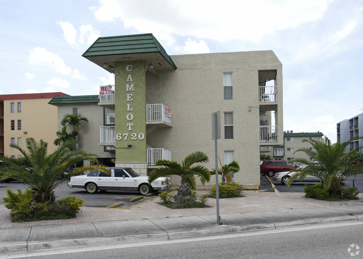 Building Photo - Camelot Apartments