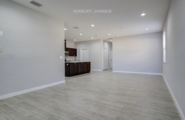 Building Photo - 4210 N Coolidge Ave