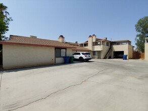 Building Photo - 940 W Graaf Ave