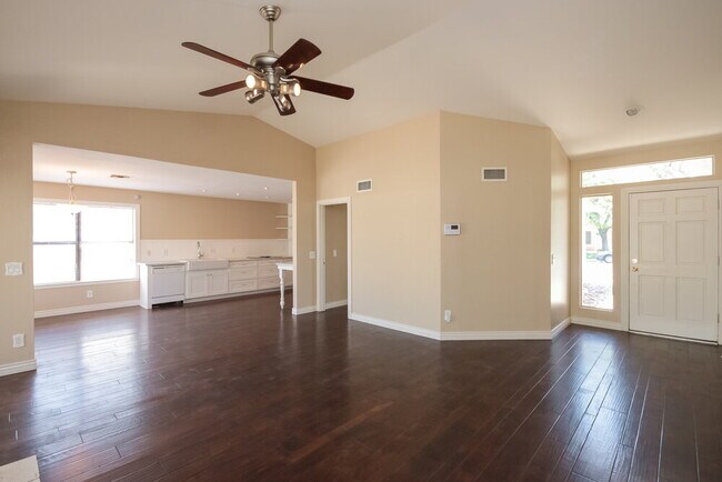 Building Photo - 1428 E Kent Ave