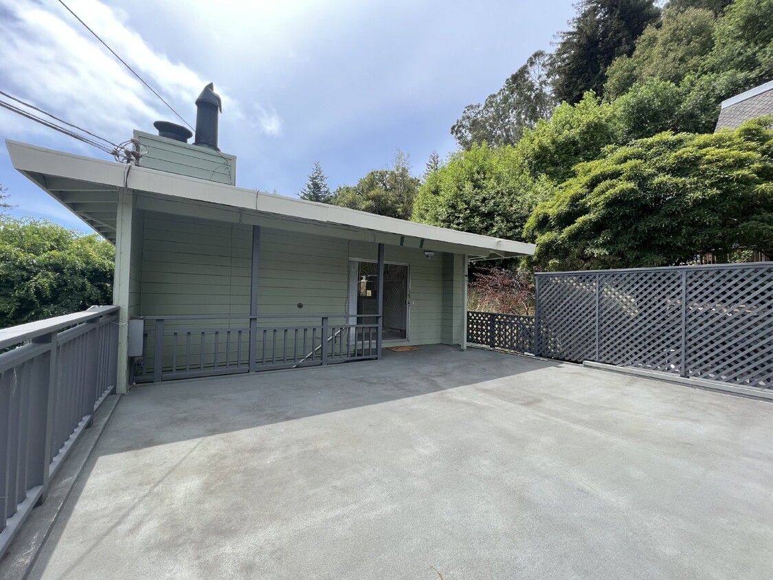 Foto principal - Charming 2 Bedroom In Larkspur!