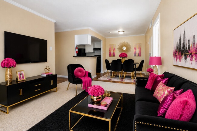 Building Photo - Venetian Apartamentos Houston