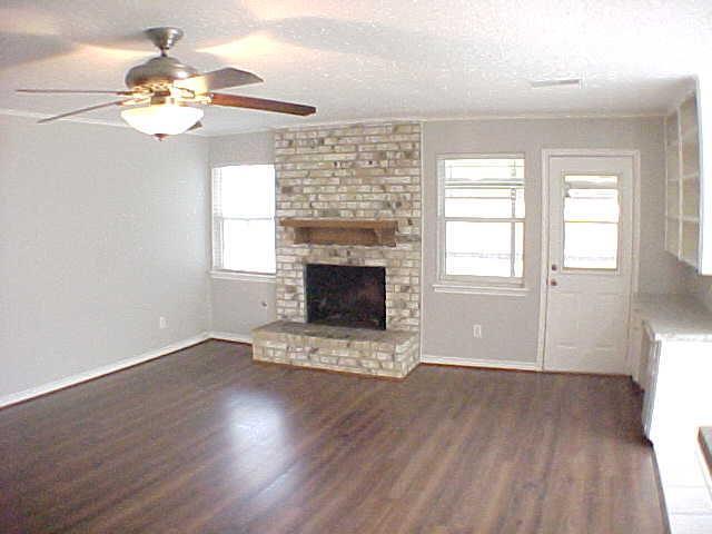 Building Photo - 3215 Meadowcreek Dr