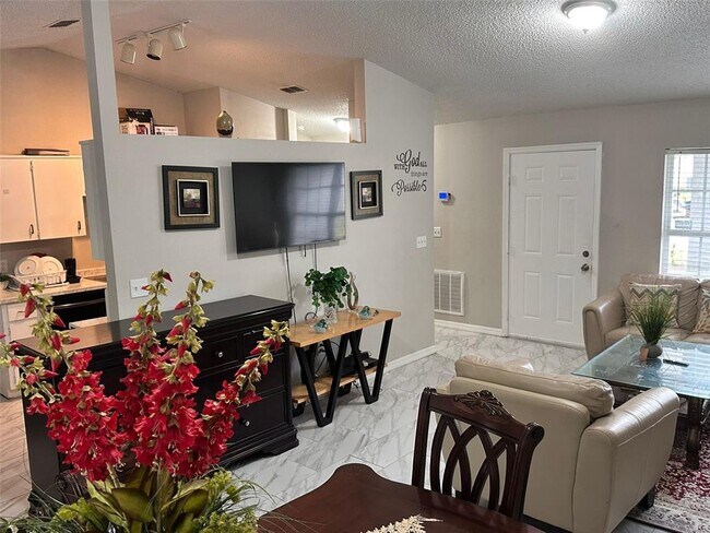 Foto del edificio - 1021 Embrun Ct