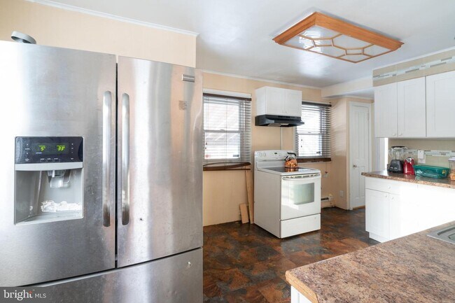 Building Photo - 5 Hemlock Rd