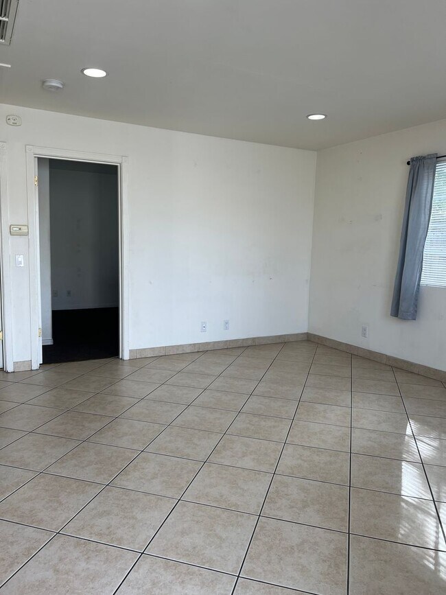 Building Photo - 7555 Collett Ave