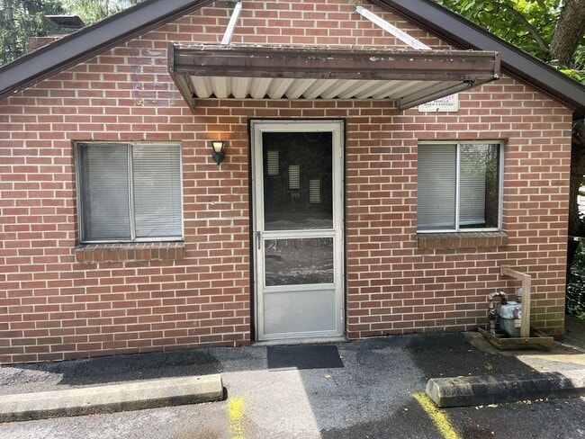 Entrance - 16 Glenn St