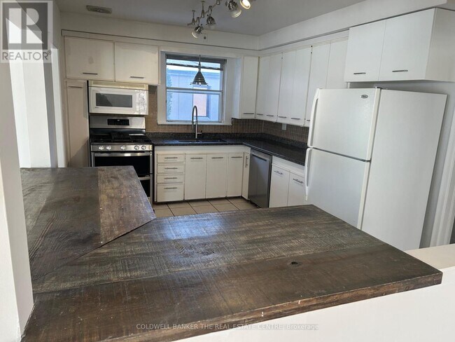 Photo du bâtiment - 294 Betty Ann Dr