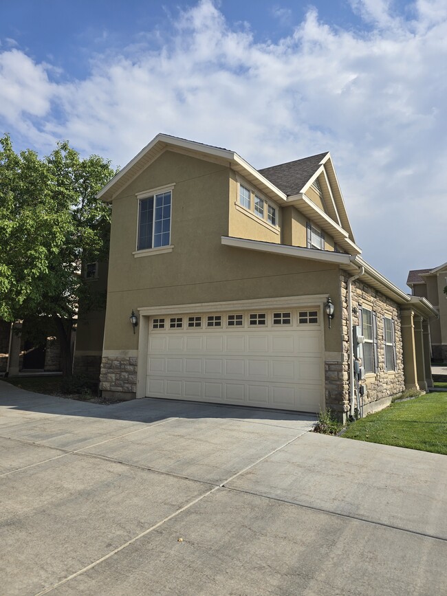 Building Photo - 13463 S Corbin Valley Dr