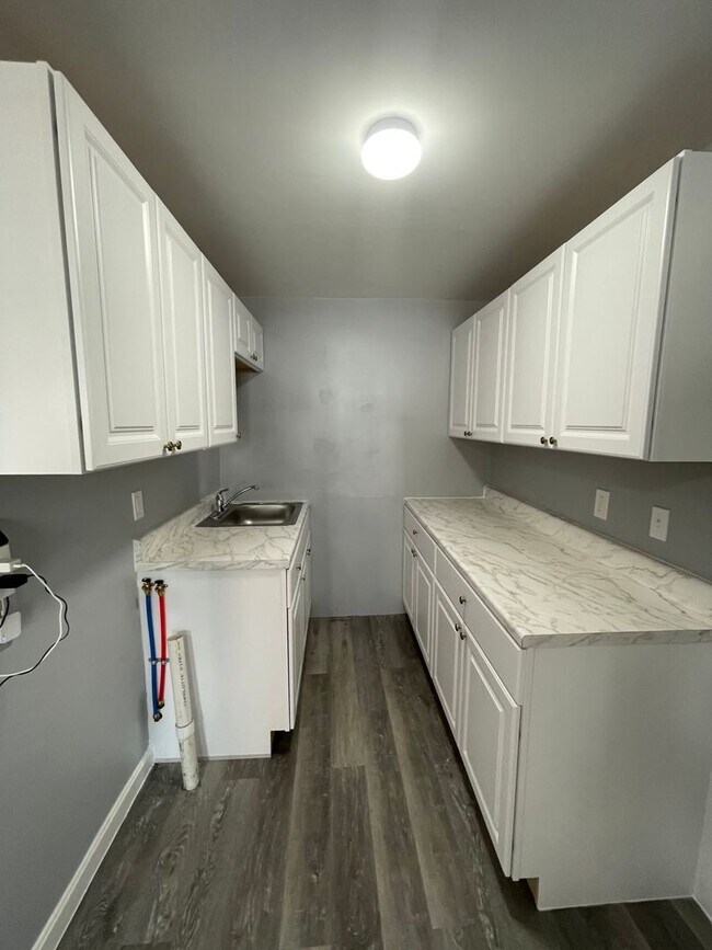 Foto del edificio - Second floor 4 Bedroom 1 Bathroom Two Stor...