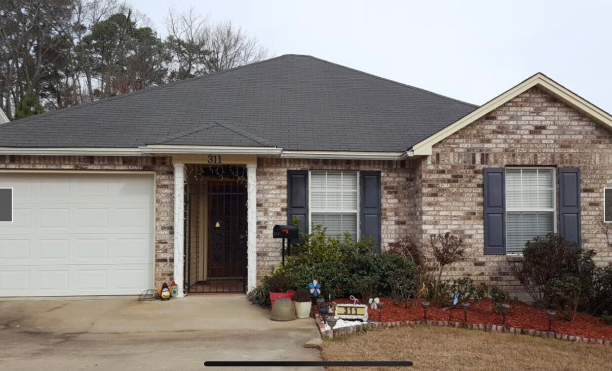 Front porch with 1 car garage - 311 Standifer Ave