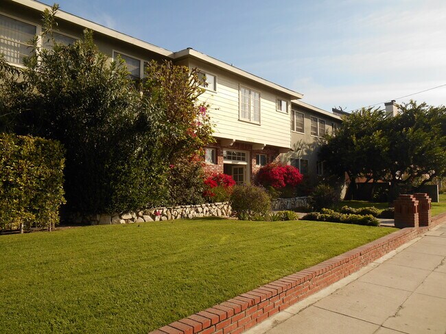 Foto del edificio - 11933 W Magnolia Blvd