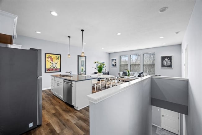 Building Photo - 731 N 74 St